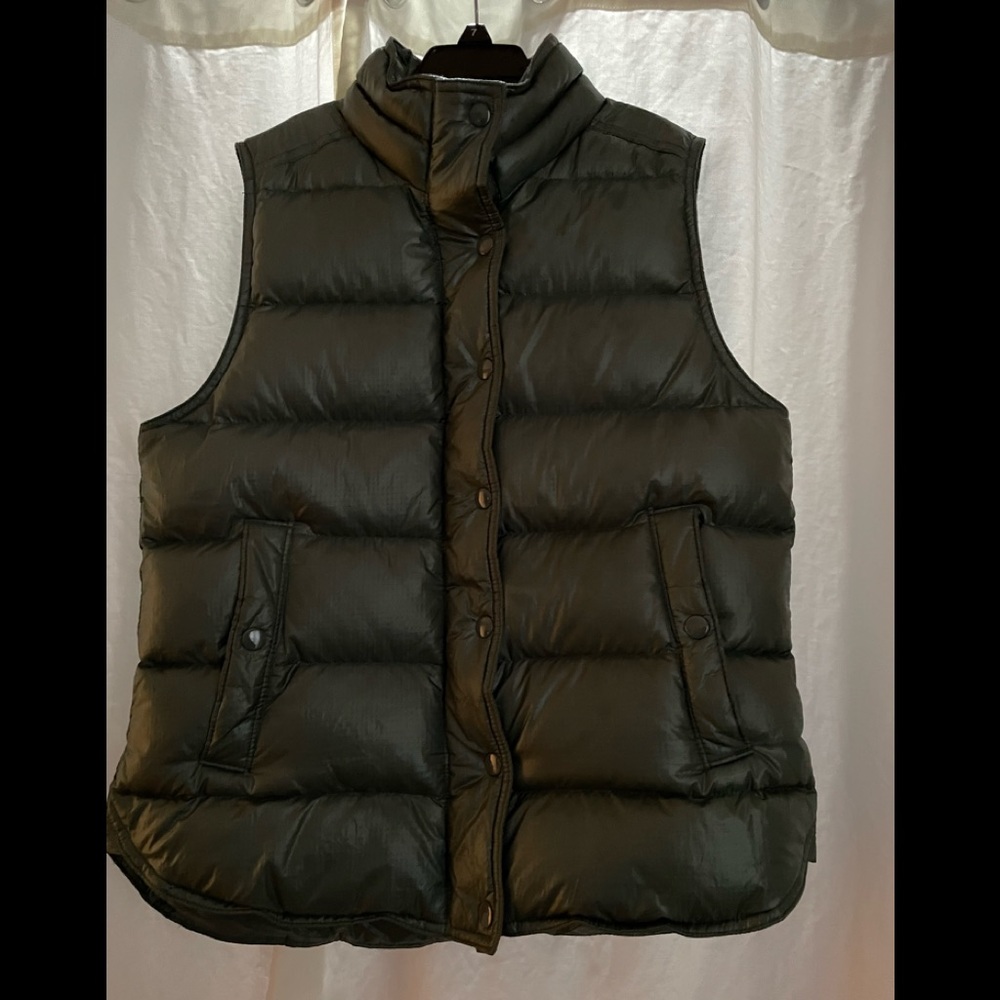 Forest green puffer vest